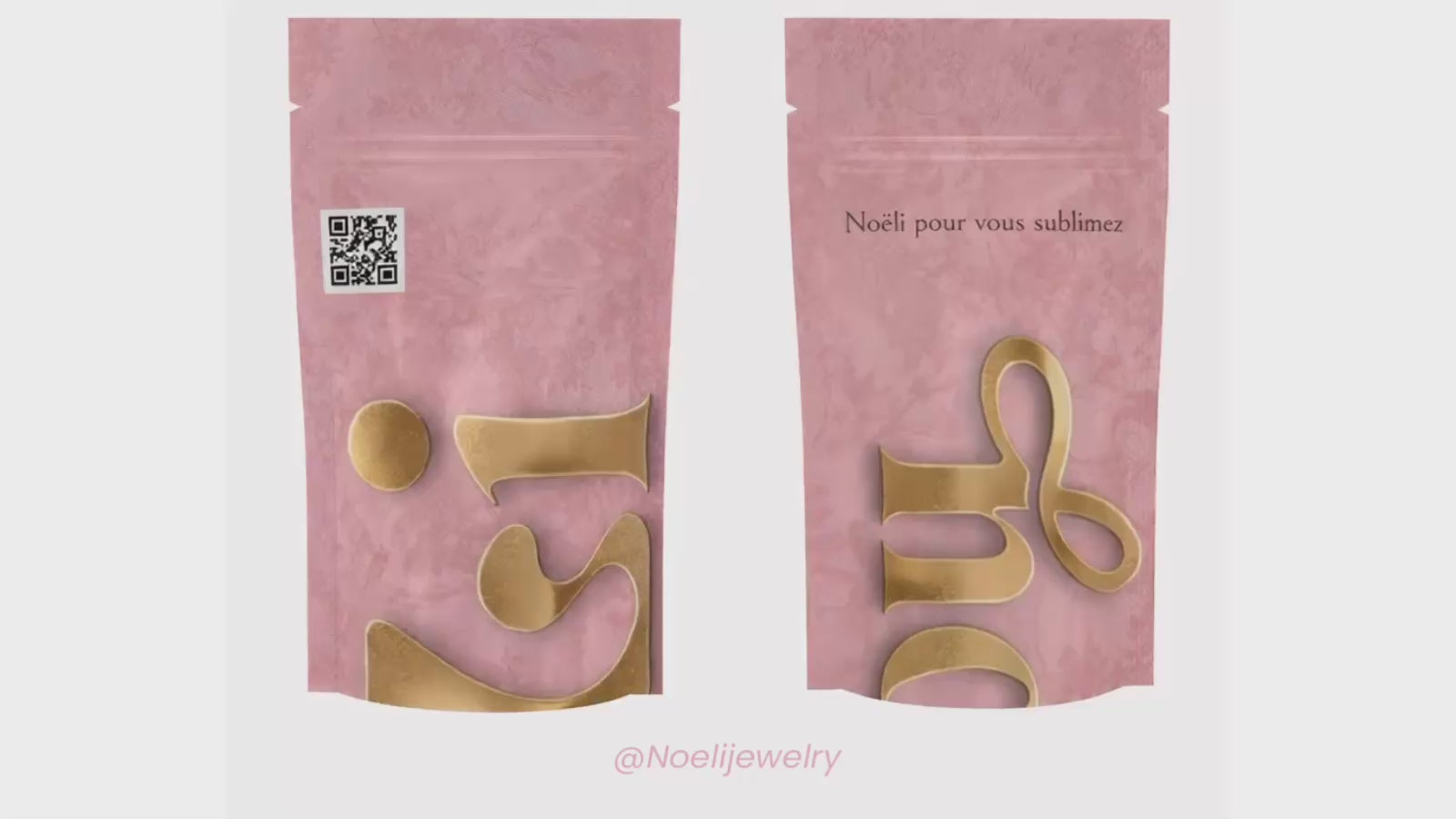 Charger la vidéo : Pack Mystère – 5 Bijoux d’Exception. Laissez-vous surprendre par notre pack mystère composé de 5 bijoux soigneusement sélectionnés parmi nos plus belles collections. Chaque coffret est une invitation à la découverte, mêlant élégance, qualité et style intemporel. Que ce soit pour vous faire plaisir ou pour offrir, ce pack est idéal pour ajouter une touche de raffinement à votre quotidien. Chaque bijou est choisi avec attention pour garantir une harmonie parfaite et une expérience unique.✨ 5 bijoux sélectionnés avec soin✨ Issus de nos meilleures collections✨ Une surprise élégante à chaque ouvertureOsez le mystère… et révélez votre style. D’une valeur de 110€